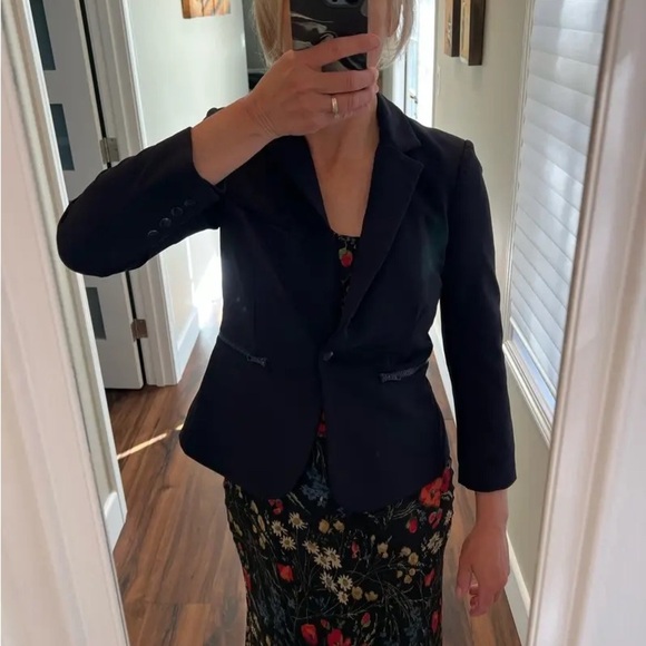 VERONICA BEARD Scuba Schoolboy Blazer Jacket in Navy 2 - Picture 2 of 14